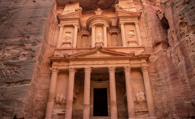 פטרה. מפלאי העולם העתיק.