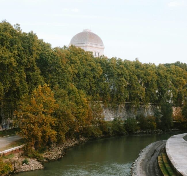 בית הכנסת הגדול של רומא סמוך לנהר הטיבר