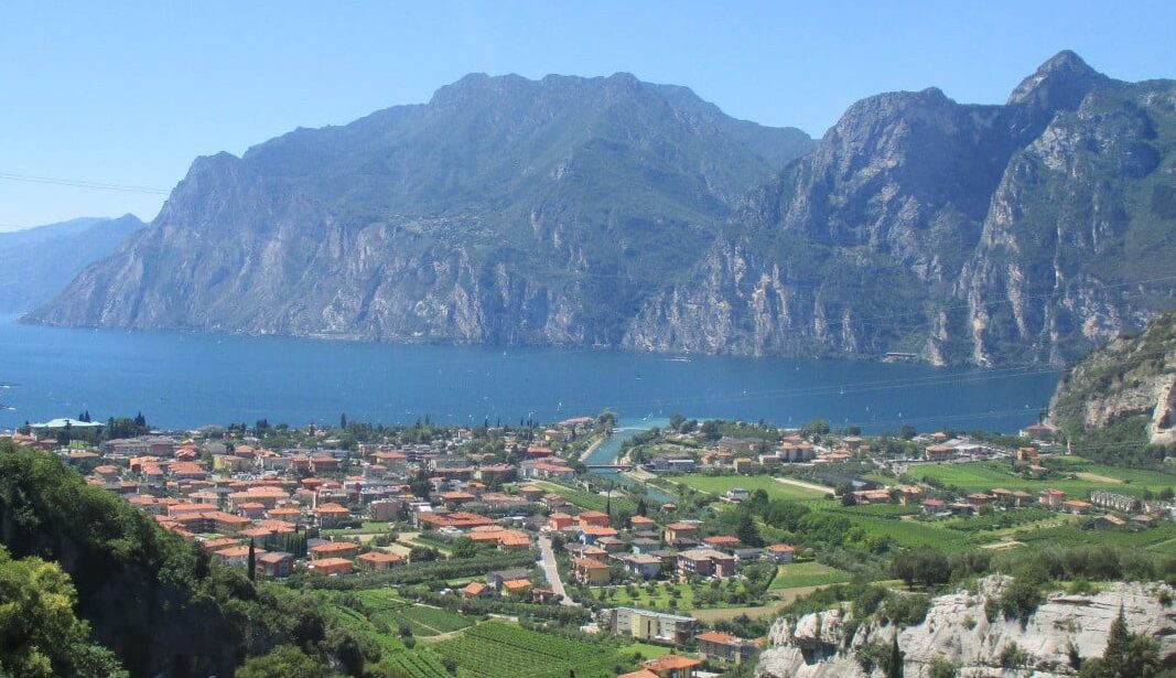 הרים, אגמים ועיירות ציוריות