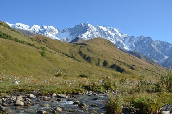 גאורגיה - מרחבים ירוקים, שלג ונחלים